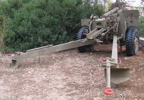 105 mm Howitzer M101 width=