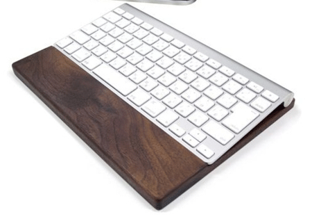 Беспроводная клавиатура с деревянной подставкой