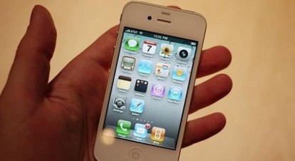 Белый iPhone 4 вольется в продажу 26 апреля width=