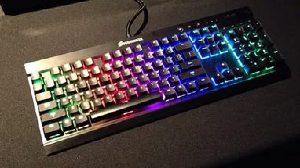 Corsair представила клавиатуру K95 RGB Platinum, созданную для требовательных любителей игр