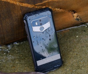 Смартфон Oukitel WP1 получил защиту от проникновения воды и пыли по уровню IP68