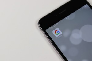 Поиск по умолчанию в iOS стоит Google почти $10 млрд