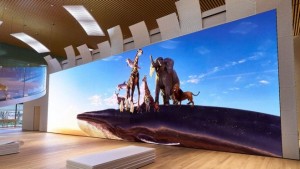 Sony создала колоссальный 16K экран, который в три раза выше жирафа