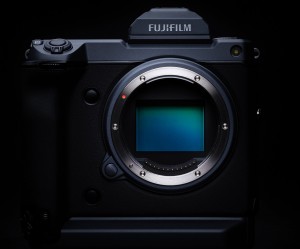 Fujifilm представила новую системную среднеформатную камеру GFX 100