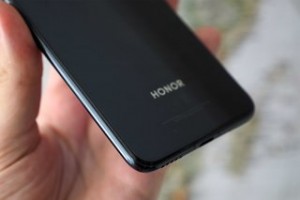 Топовый смартфон Honor V30 показали на фото