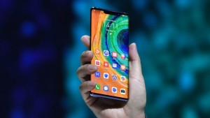 Huawei может установить две ОС на свои смартфоны