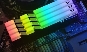 Thermaltake выпускает высокочастотные наборы памяти TOUGHRAM RGB DDR4