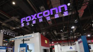 Foxconn вновь теряет прибыль
