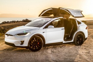 Tesla отзывает 870 автомобилей Model X в Китае