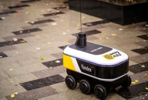 Яндекс запустила роботов, которые доставляют ресторанные обеды в центре Москвы