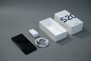 Samsung Galaxy S20 FE 5G подешевел на $100