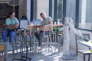 Alphabet запускает свои прототипы роботов для уборки офисов Google