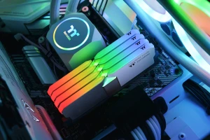 Представлена игровая память Thermaltake TOUGHRAM XG RGB DDR4 White в белом дизайне