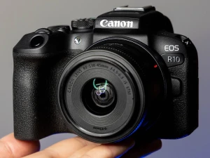 Представлена беззеркальная камера Canon EOS R10