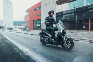 Компания Silence Urban Mobility представила электрический скутер e-Moto Scooter S01+