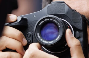 Камеру Canon EOS R1 показали на первых фото 