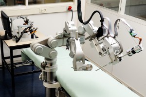 Российские инженеры разработали робота-хирурга, который позволяет проводить даже самые сложные операции