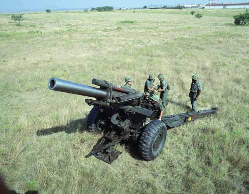 105 mm Howitzer M101 width=