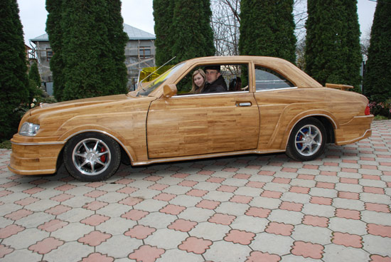 Деревянный автомобиль из Украины