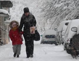 Снег в Казани позволил отменить занятия школьникам и студентам width=