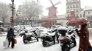 Париж увидел снегопады России силой в 24 года width=