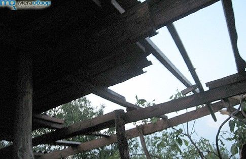 Ветер и град разрушили крыши массы домов в Краснодарском крае width=