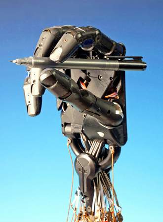 Робот манипулятор типа рука часто используется в промышелнности