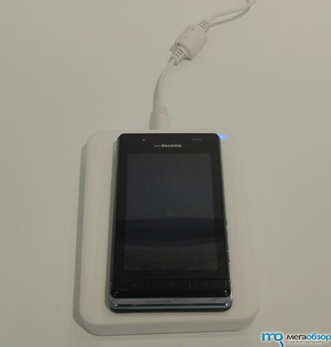 AQUOS Phone f SH-13C смартфон с беспроводной зарядкой width=
