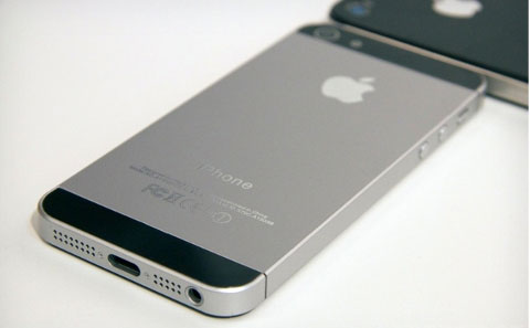 Apple сокращает заказы на комплектующие к iPhone 5 width=