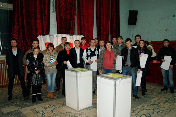 Жители деревни Мизиново проголосовали вместе с Алексеем Митрюшиным width=
