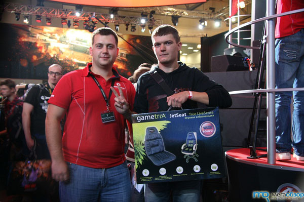 Wargaming дарит своим игрокам ноутбуки на выставке Игромир 2012 width=
