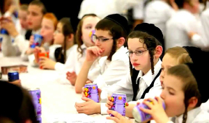 Израильская школа приобщает детей к взрослой жизни...