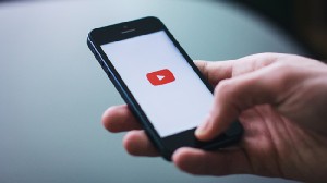 С помощью роликов YouTube хакеры могут взламывать мобильные 