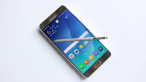 Работа сканера радужки глаза Samsung Galaxy Note 7 на фото