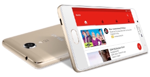 Blu Studio Touch выполнен из металла