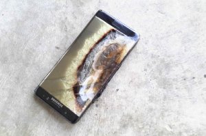 Samsung Galaxy Note 7 загорелся в руке ребёнка