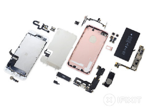 Ремонтники из iFixit и Geekbar вскрыли iPhone 7 и Apple Watch 2 