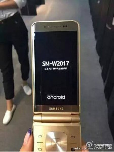 Samsung SM-W2017 засветился на фото