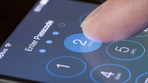 Русский взломал iPhone методом, от которого отказалось ФБР