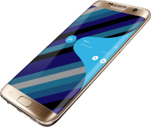 Фото Samsung Galaxy S7 edge в голубом цвете