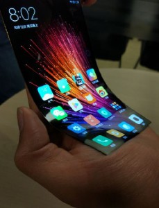 Смартфон с гибким дисплеем от Xiaomi