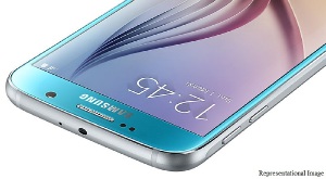 Samsung выпустит голубой Galaxy S7 edge в ноябре