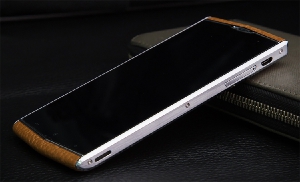 Leagoo Venture 1 очень похож на Vertu