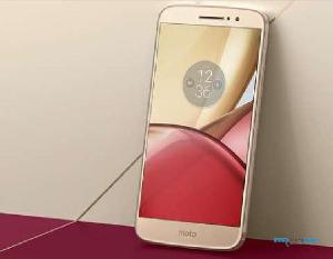  Lenovo сегодня официально представилановый смартфон под брендом Moto M 