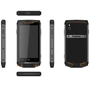 Гаджет RugGear RG740 покрыт из натуральной кожи