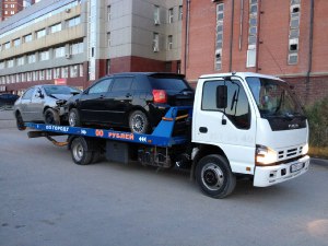 Услуги эвакуатора – надежный метод доставки поврежденного транспорта