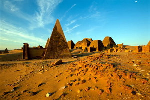 В Судане пирамид больше, чем в Египте. 