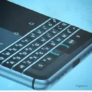 BlackBerry DTEK70 с клавиатурой на фото