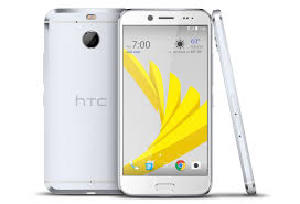 HTC U Ultra со вторым дисплеем засветился на живых фото