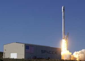 Первая ступень Falcon 9 успешно приземлилась. 